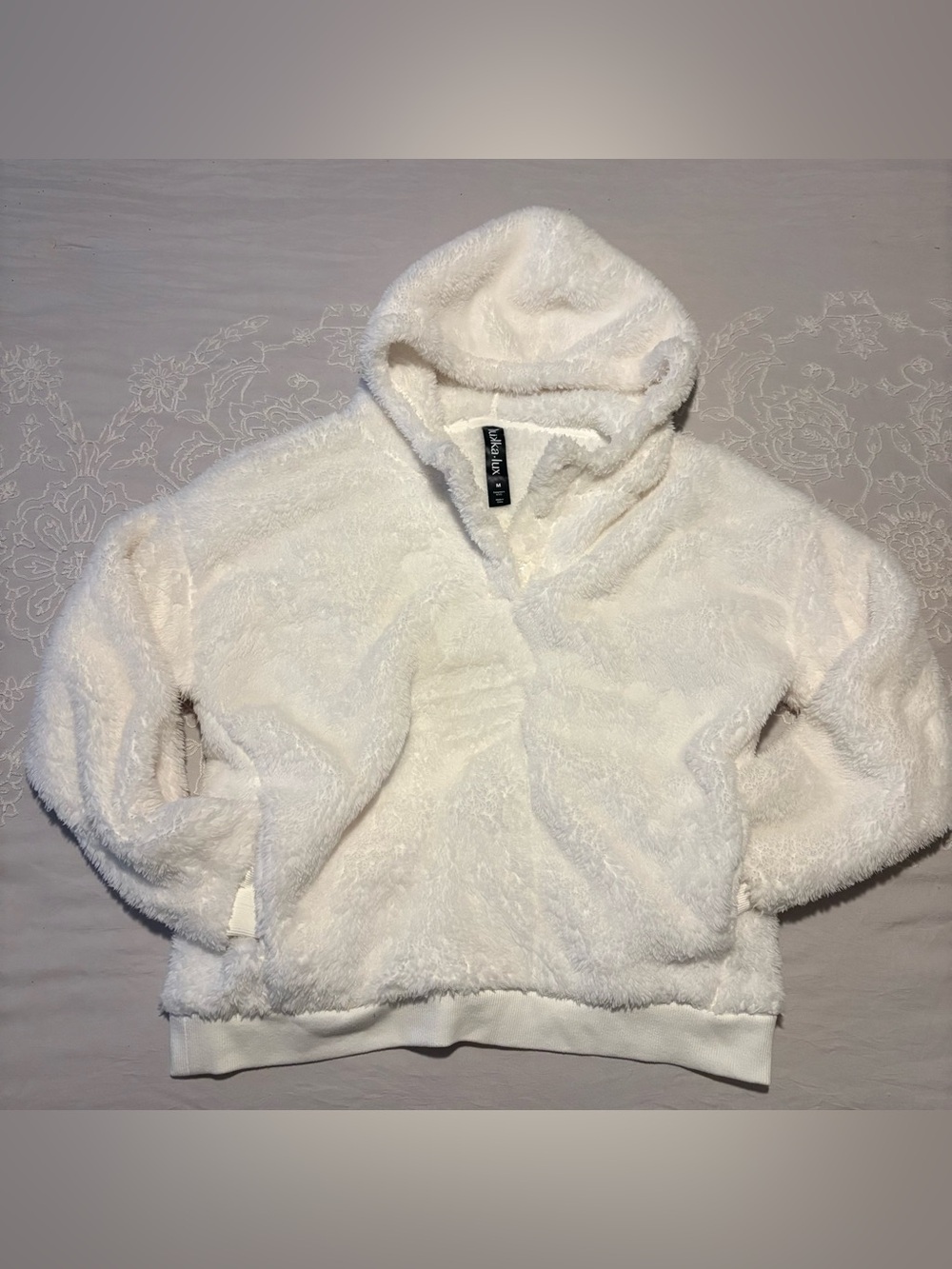 Lukka Lux White Plush Hooded Pullover Sweatshirt - M